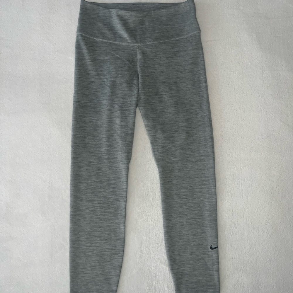 Nike Women’s Dri-FIT Gray Leggings with Form-Fitting Design and Wide Waistband